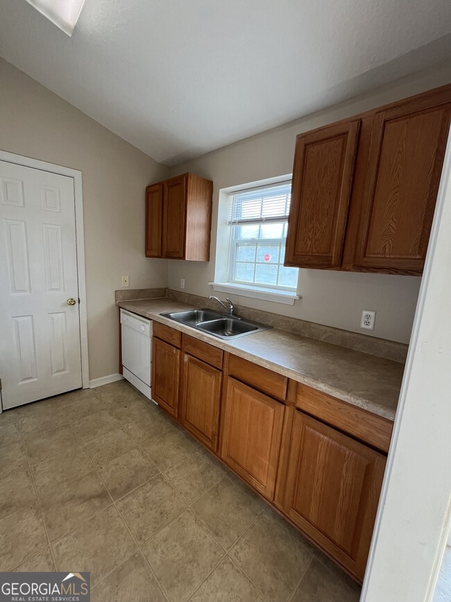 Building Photo - 408 E Lawnwood Ave