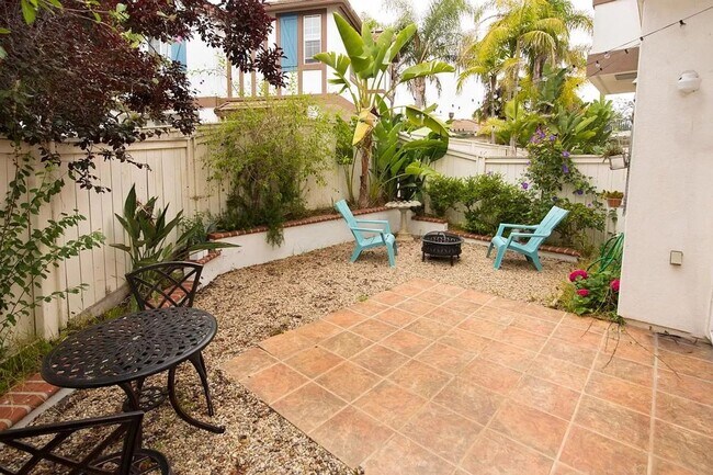 Building Photo - Encinitas Gem: Stunning 2 Bed 2.5 Bath Tow...