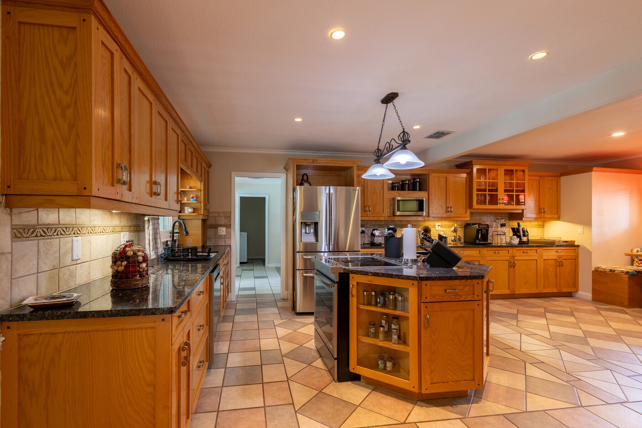 Building Photo - 615 Valle Vista Dr