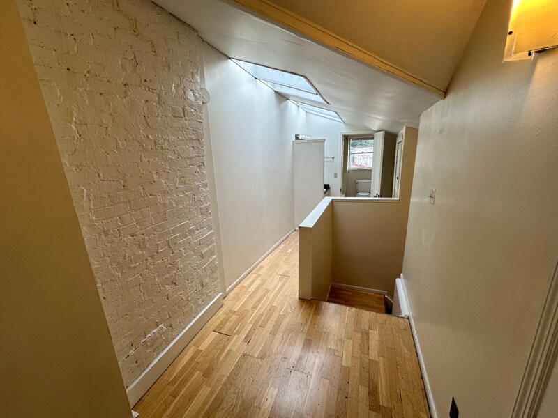 Building Photo - 10 W Hollister St