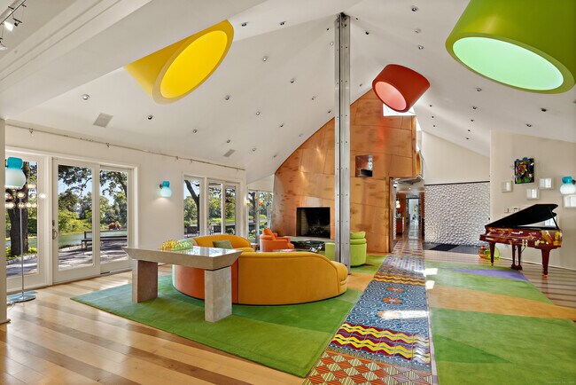 Building Photo - 11 Beachside Common