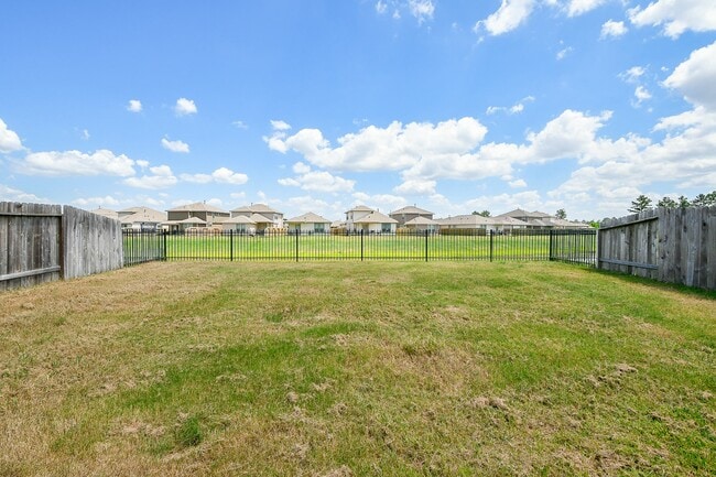 Building Photo - 16744 Lonely Pines Dr