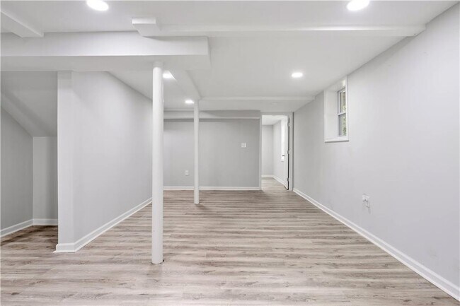 Building Photo - 1357 Plaza Ave SW