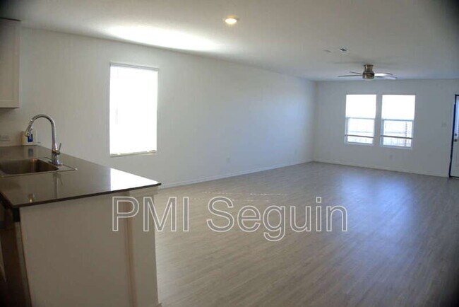 Building Photo - 809 Riviera Ct