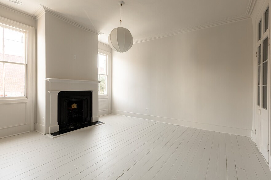 Building Photo - 82 Wentworth St