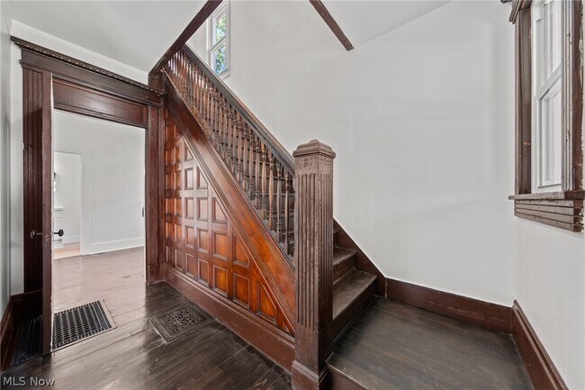 Building Photo - 6209 Pear Ave