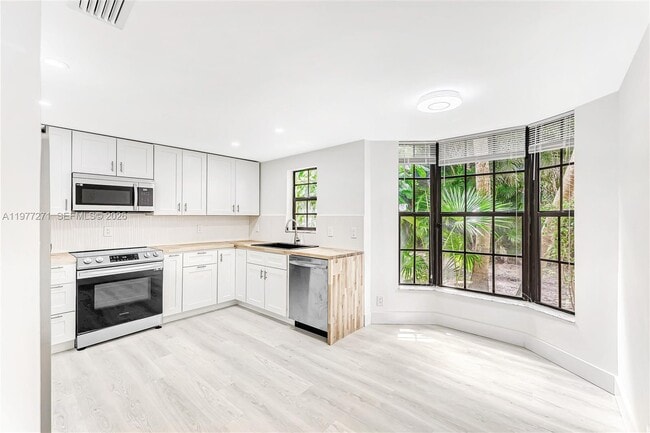 Building Photo - 7829 La Mirada Dr