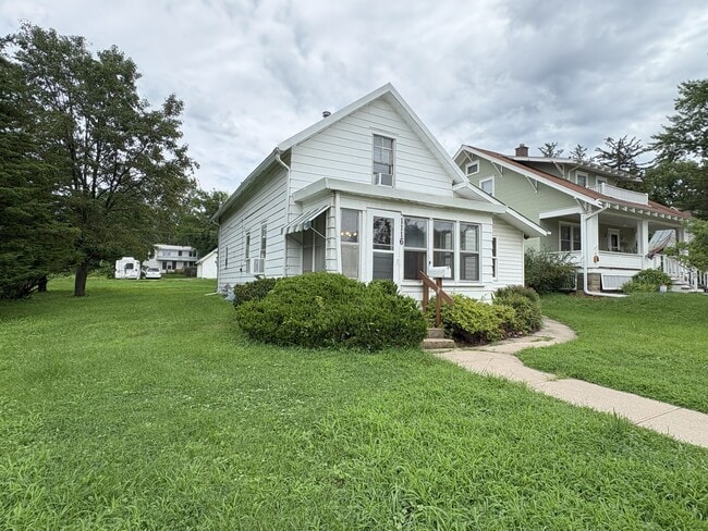 Building Photo - 1116 E Davenport St