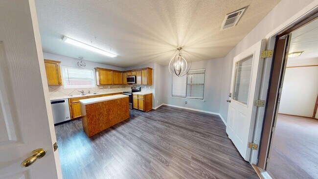 Building Photo - 106 Cedar Ridge Dr