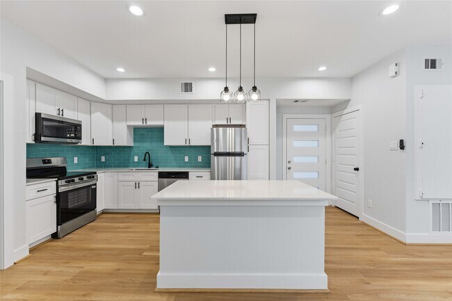 Building Photo - 5420 Elysian St