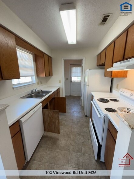 Building Photo - 102 Vinewood Rd