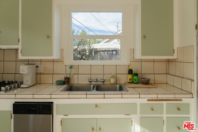 Building Photo - 22736 Cantlay St