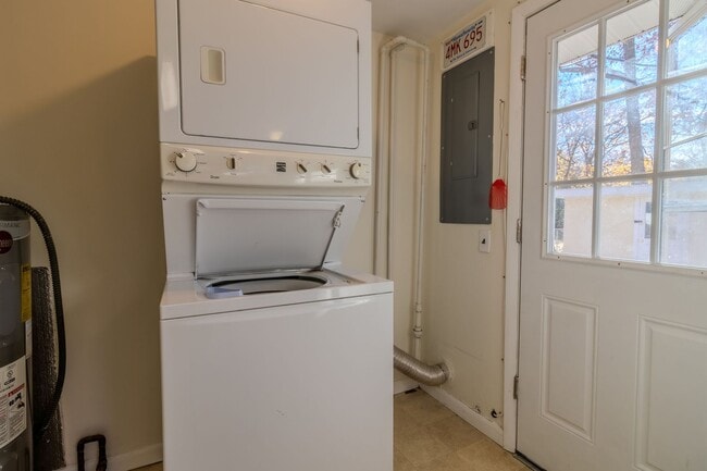 Building Photo - Classic Ranch Just Minutes from TC’s Best