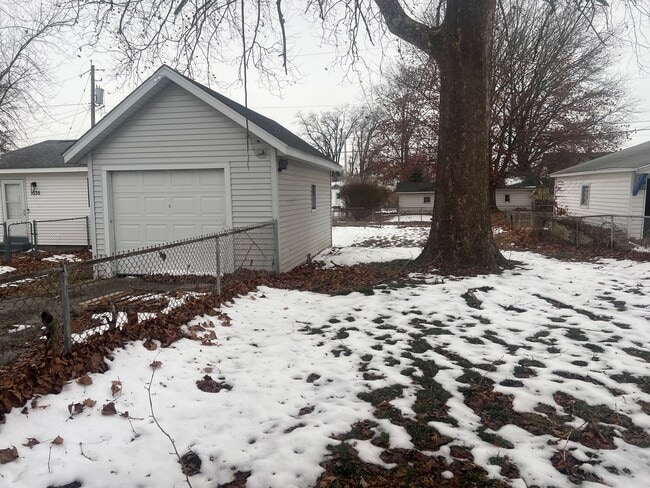 Building Photo - Coming soon! Freshly painted!