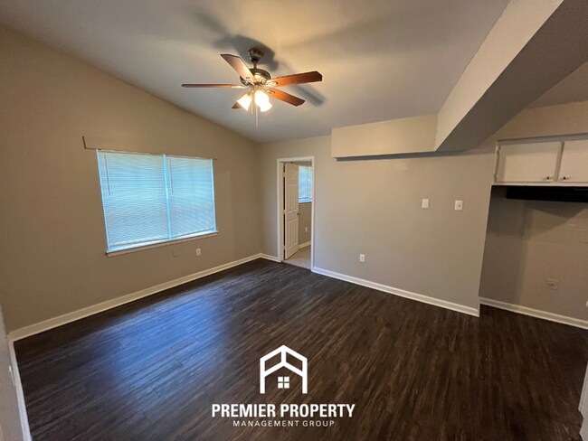 Building Photo - Charming 4BR/1BA Southwest Memphis Home | Vaulted High Ceilings & Large Fenced Yard