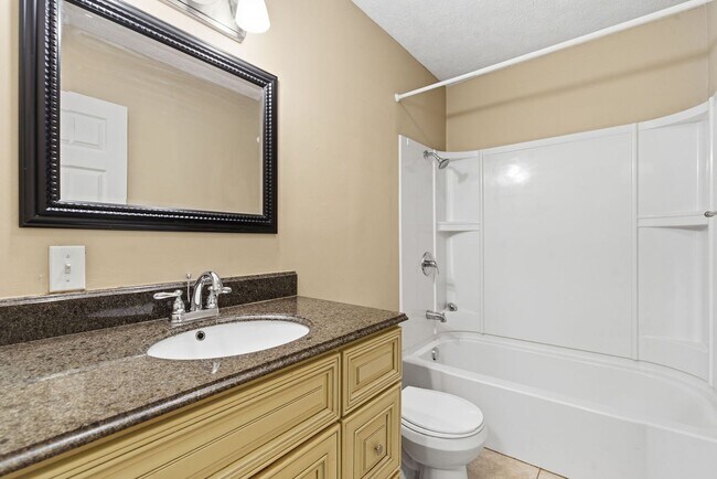 Building Photo - 3 Bedroom | 2 Bathroom | Nixa MO| Fenced Back Yard! | Nixa Schools!