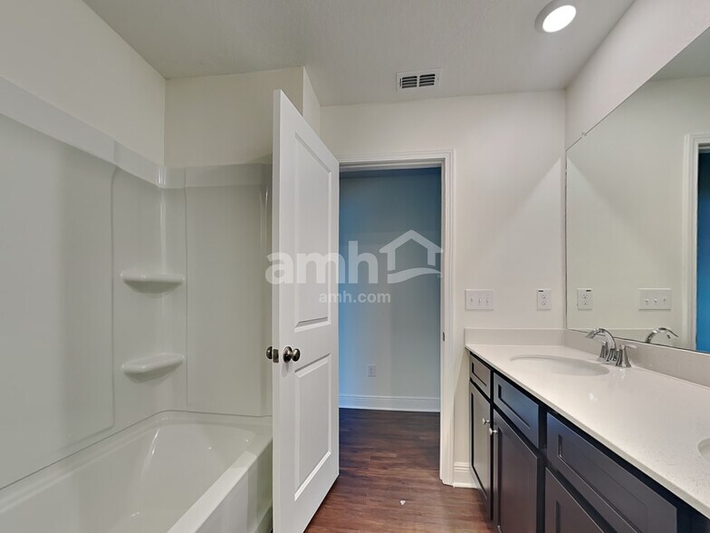 Building Photo - 27600 St Andrews Ave