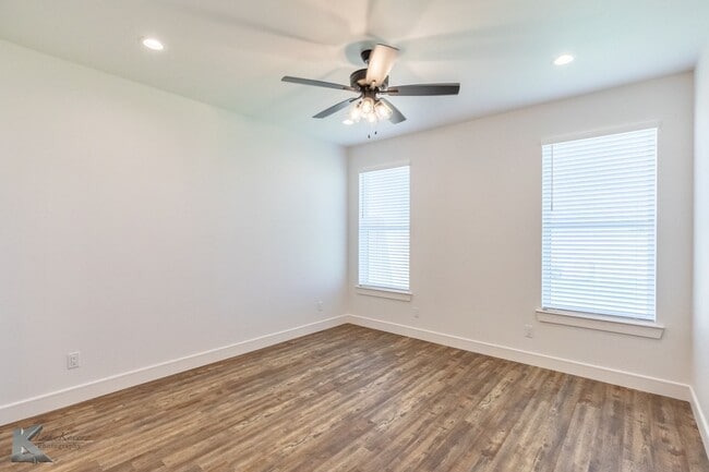 Building Photo - NEWER CONSTRUCTION! 3 bedroom, 2 bath, 2 car garage