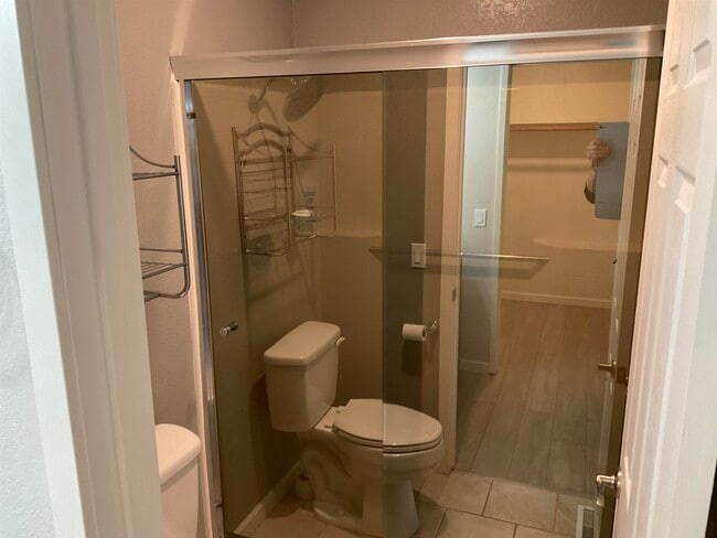 Building Photo - 354 Hazelnut Ln