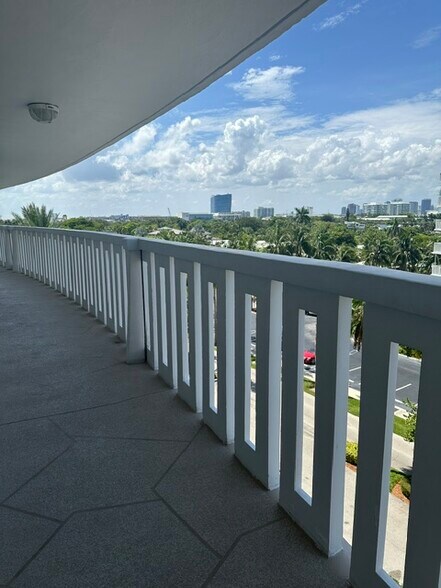 Building Photo - 2000 S Ocean Dr