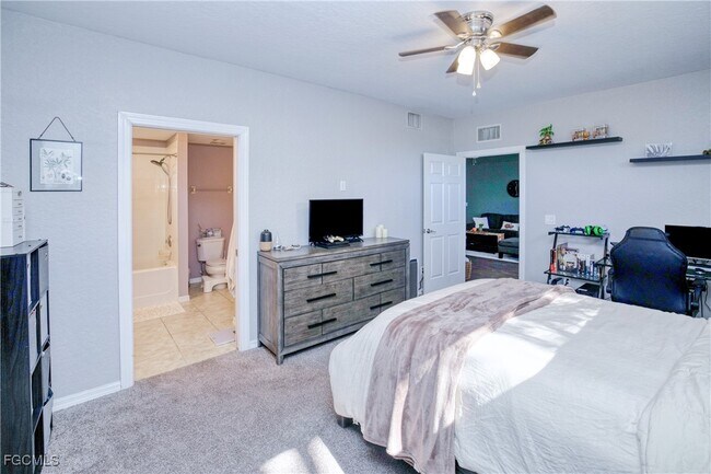 Building Photo - 1040 Hancock Creek S Blvd