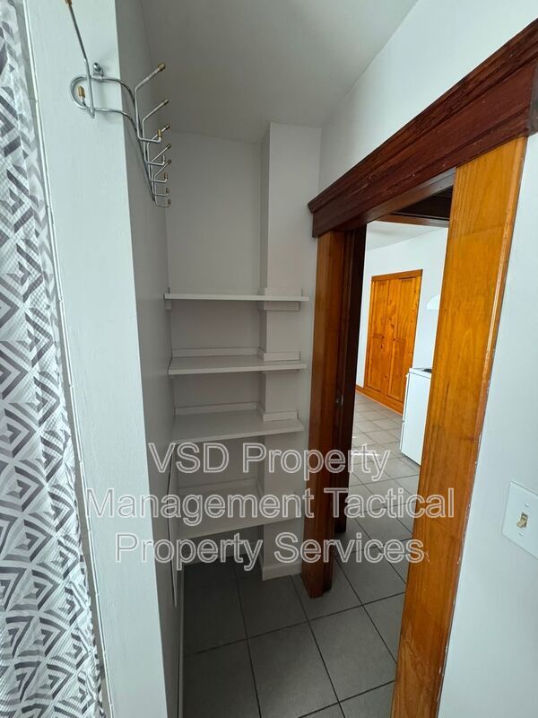 Building Photo - 2907 Oakwood Ave