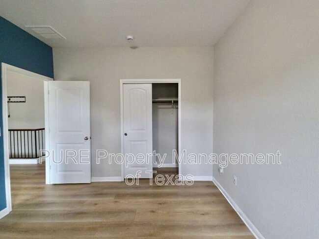 Building Photo - 13400 Briarwick Dr