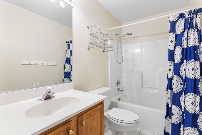 Building Photo - 400 Schooner Way