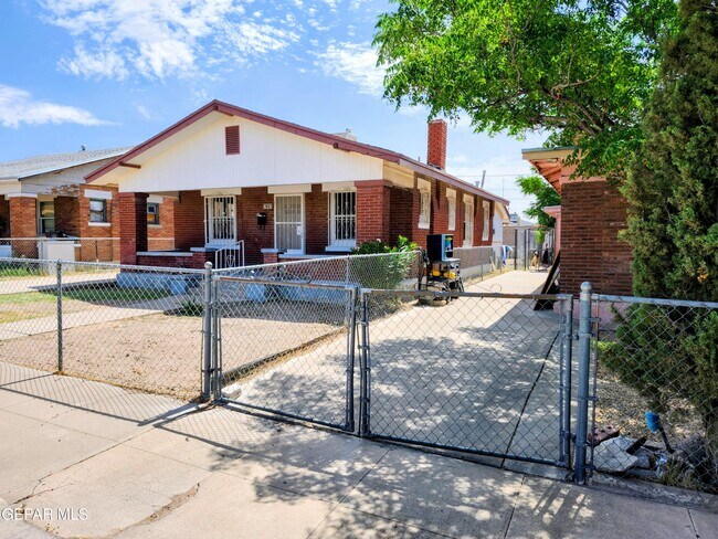 Building Photo - 618 N Estrella St