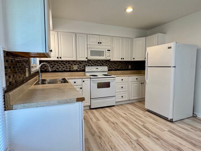 Building Photo - {6617} Move in ready + Updated + Attached Garage