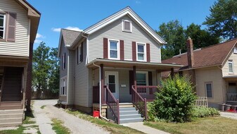 Building Photo - 700 Congress St