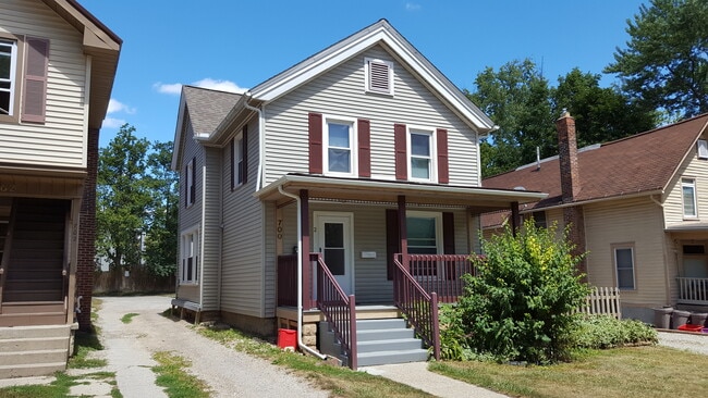 Building Photo - 700 Congress St