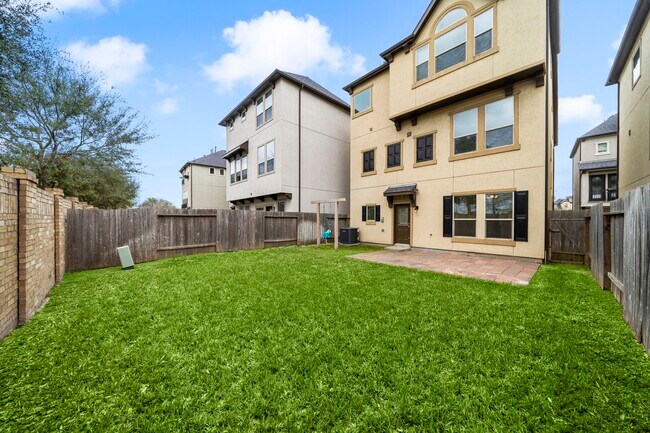 Building Photo - 9910 Spring Shadows Park Cir