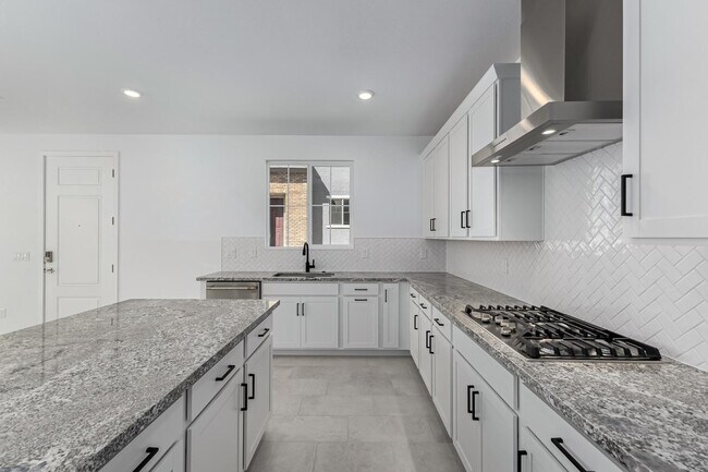 Building Photo - 2436 W Maximo Wy