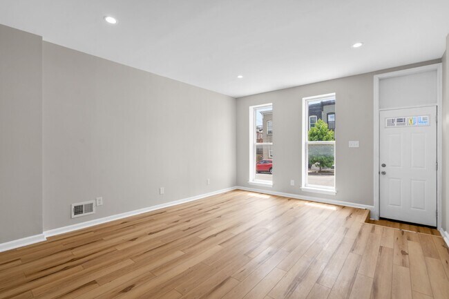 Building Photo - 2524 E Fayette St