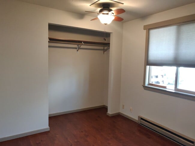 Building Photo - NW Bend 3x2 single-story hidden gem with huge fenced yard!