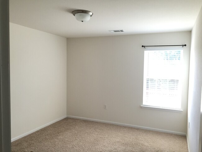 Building Photo - Delightful 4bd/2.5bth home