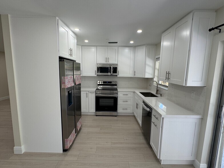 Building Photo - 7335 SW 23rd St