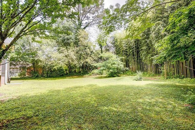 Building Photo - House 3 bed, 2 bath