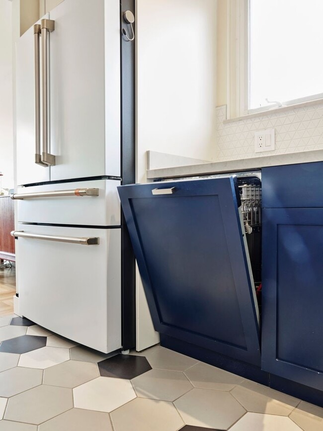 Building Photo - Forest Knolls: Luxuriously Remodeled Single Family Home w/ Expansive Views, Family Room, Office, ...