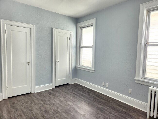 Building Photo - 143 W 33rd St