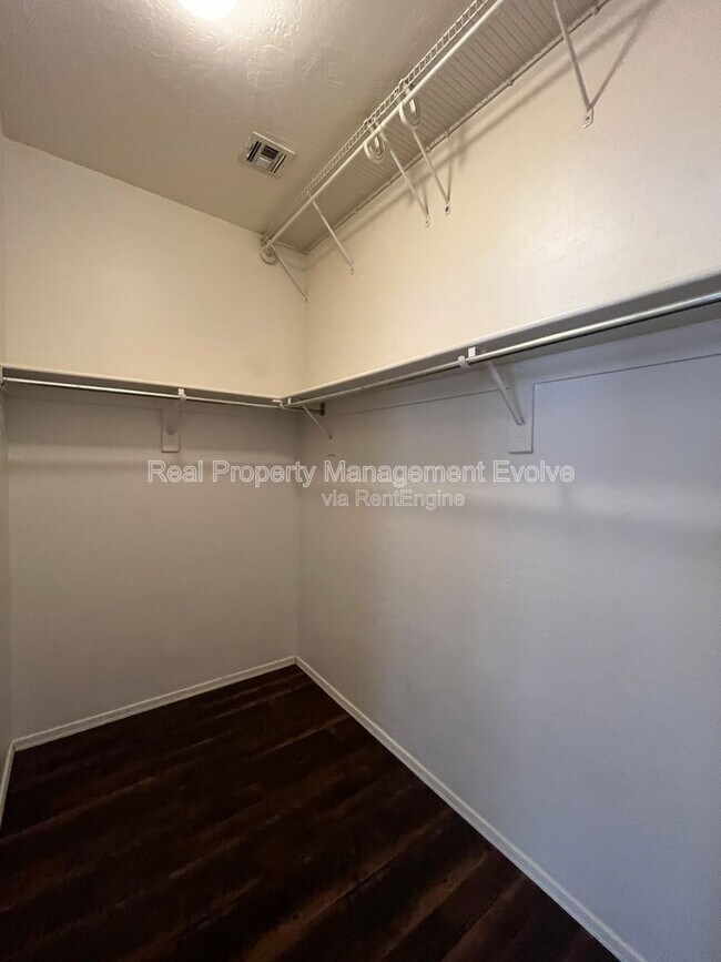 Building Photo - 13444 W Rhine Ln