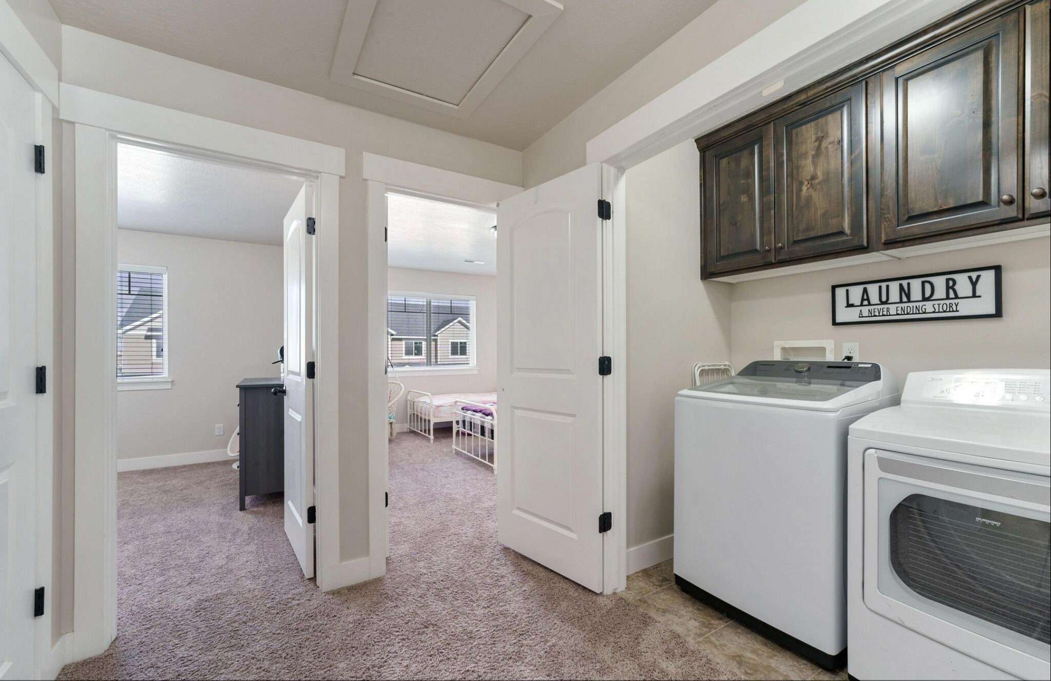 Building Photo - 203 W Silver Springs Dr