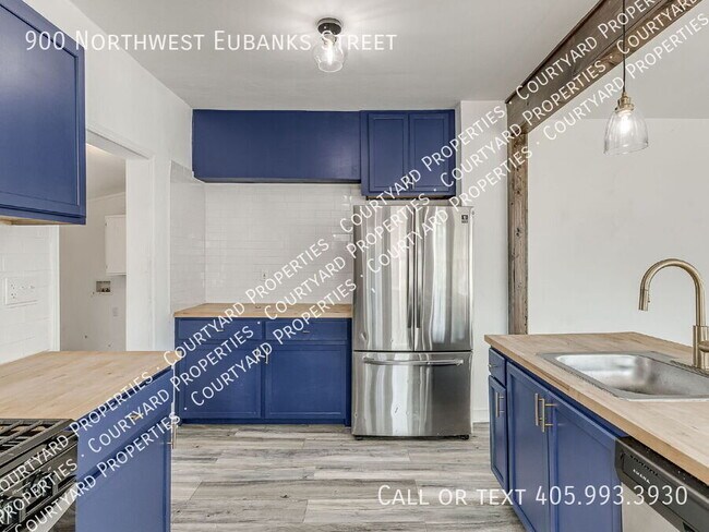 Building Photo - 900 NW Eubanks St