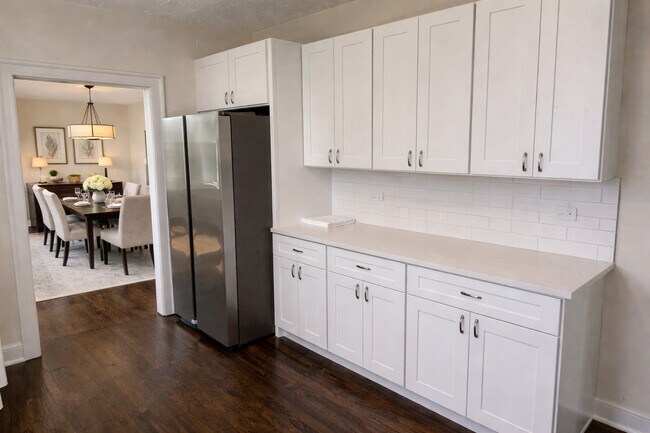 Building Photo - 6509 N Artesian Ave