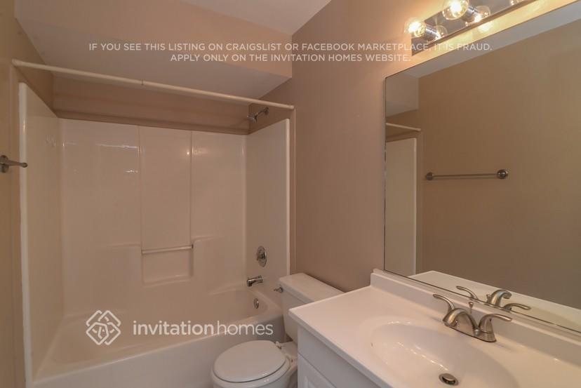 Building Photo - 6017 61st Ct E