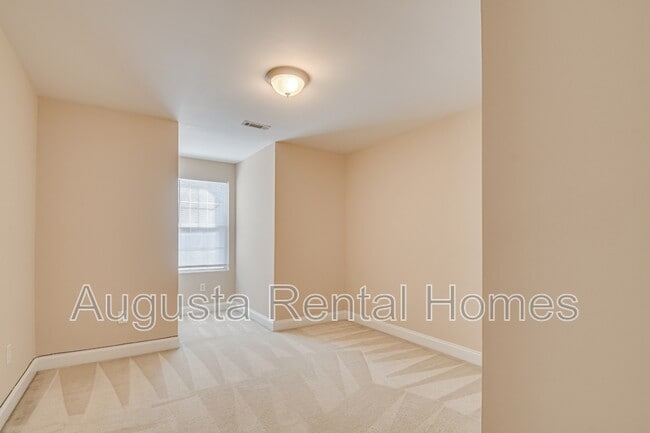 Building Photo - 200 Kline St