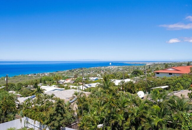Building Photo - Unfurnished 3 bedroom 3 bath condo with oc...