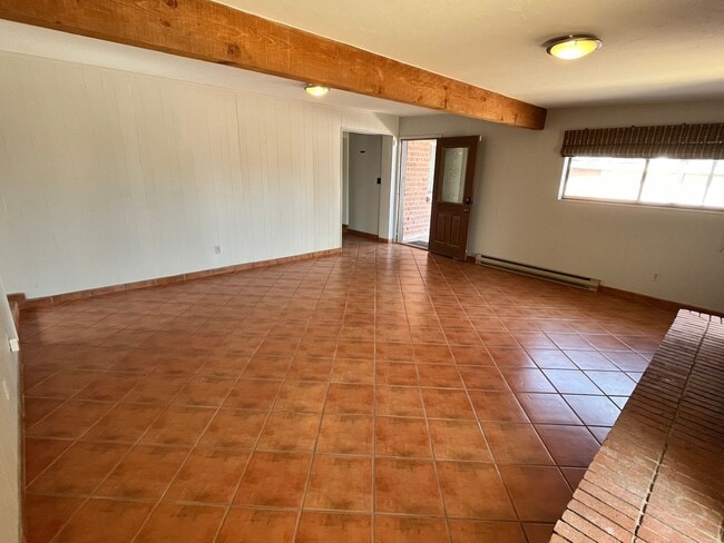 Building Photo - East- 3 bedroom/ 2 bathroom home with sparkling pool!