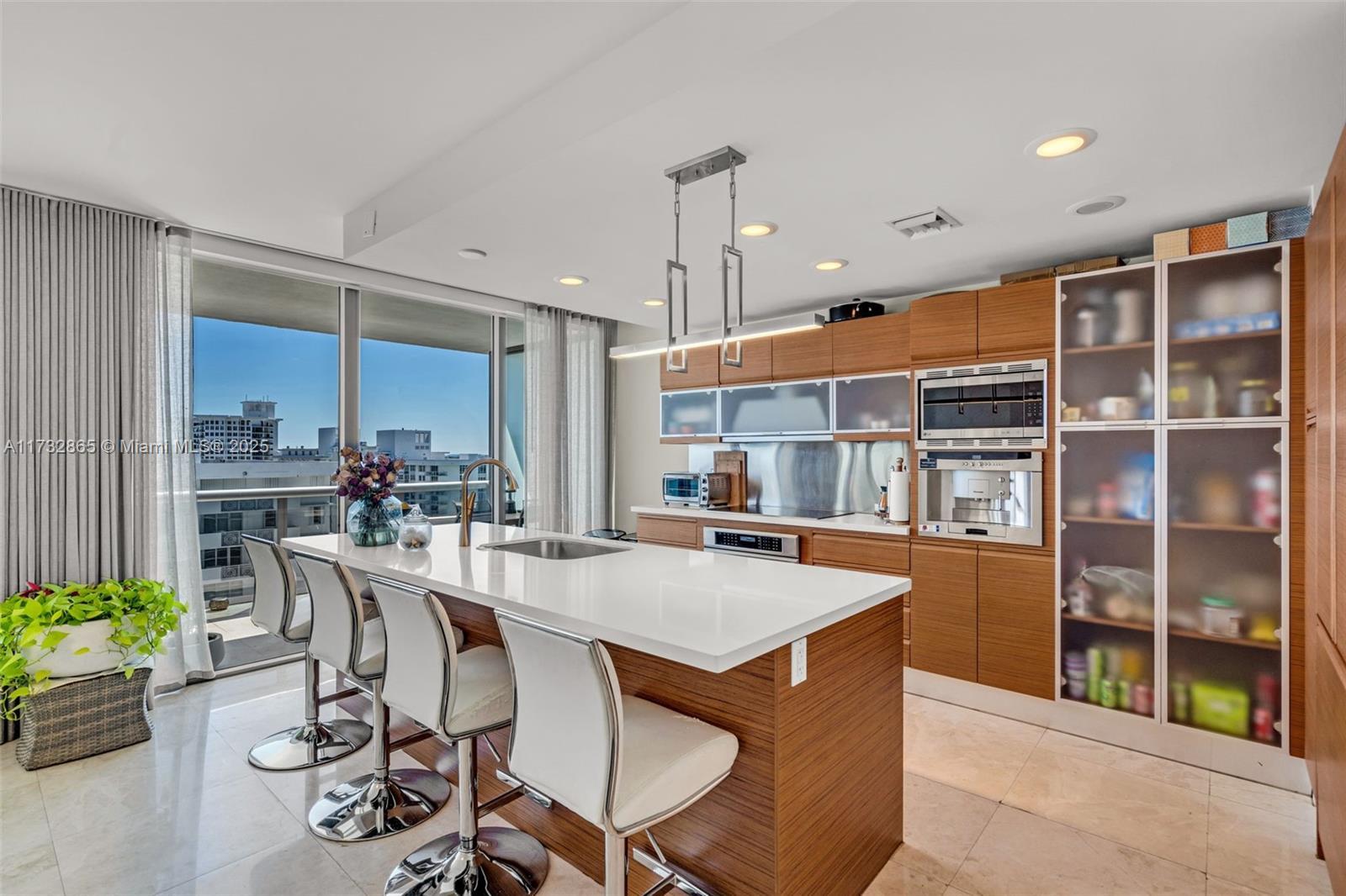 Building Photo - 5875 Collins Ave